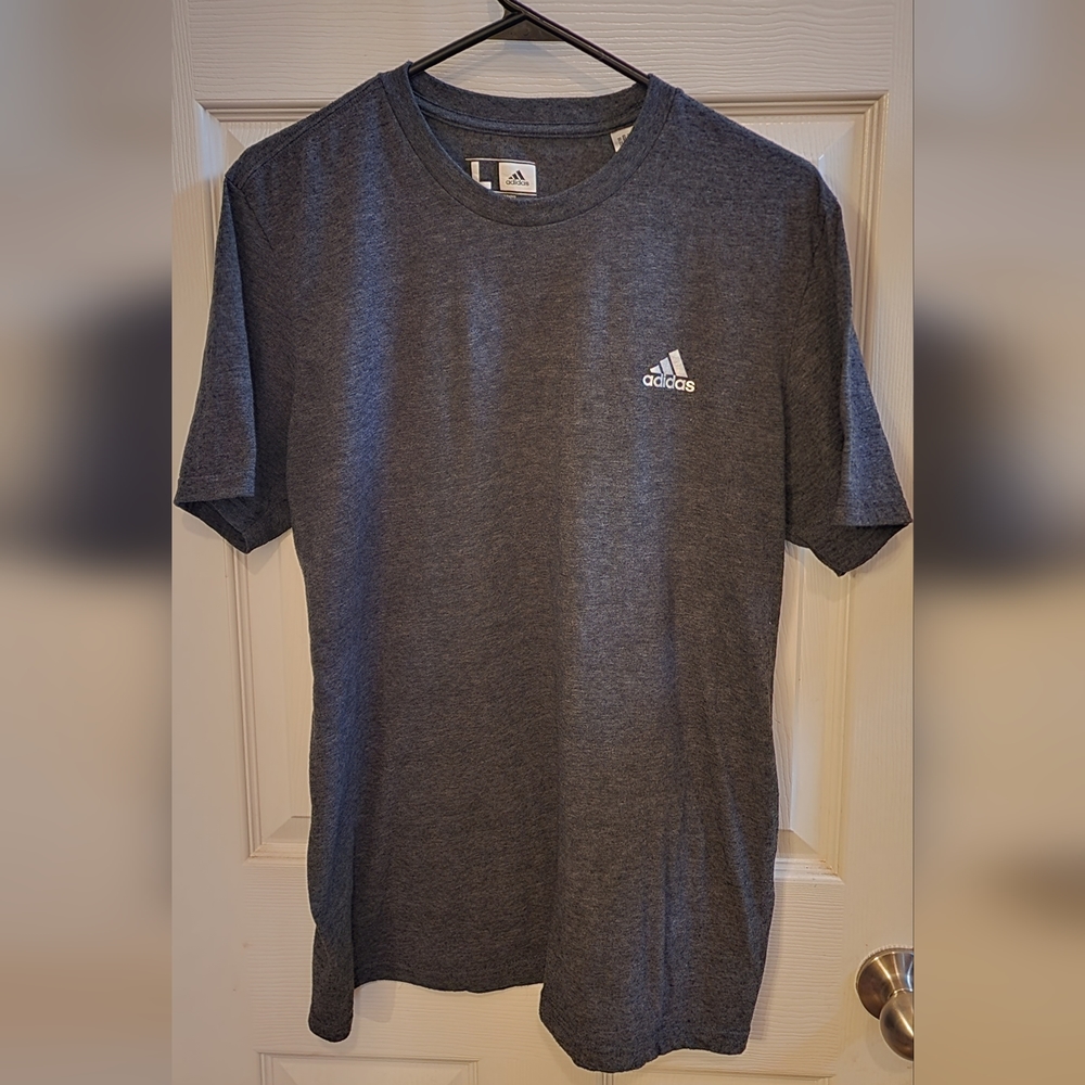 Charcoal gray L adidas short-sleeve shirt